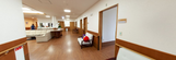 明るく広々とした施設内部