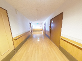 ゆとりのある廊下の風景