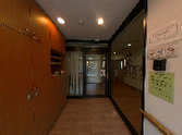 明るい受付前の様子