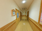 心地よい環境の施設内廊下