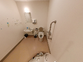 ケアホーム内のトイレと廊下