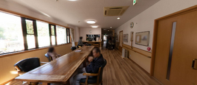 ケア施設の居心地の良い居間