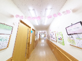 清潔で広い廊下の風景