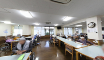 介護施設内の食堂とカウンター