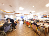 職員と入居者の交流
