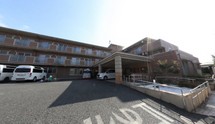 介護施設の外観と入り口