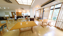 清潔で広々とした食堂