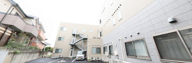 介護施設の外観と周辺環境