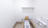 施設の手すり付きトイレ設備