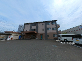 複数の建物が見える外観
