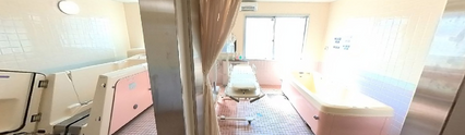 介護施設の居室と通路の内覧