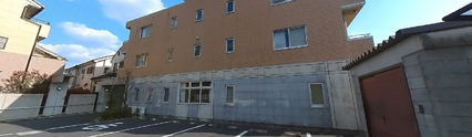 介護施設の駐車場と自転車置き場