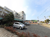 広々とした施設外観