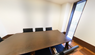 清潔感溢れるミーティングスペース