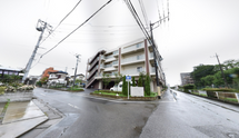 雨の日の閑静な住宅街
