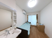 シンプルな居住空間の部屋
