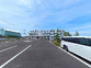 車が停まる駐車場