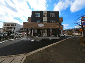 街中の施設外観