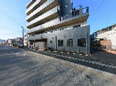 広々とした建物の外観