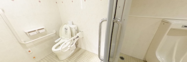 介護施設の清潔なトイレ設備