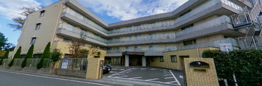 介護施設の外観と通り