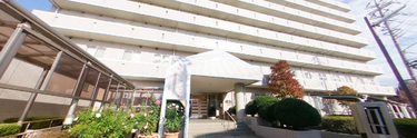 ケア施設の外観と入り口