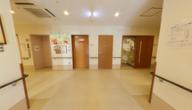 明るい待合スペースの風景