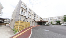 介護施設の明るい外観