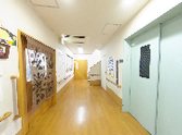 明るい通路の環境