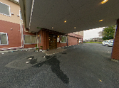 広々とした駐車場の施設