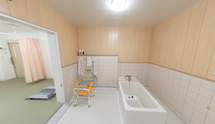 職員に優しい明るい介護浴室