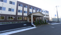新築介護施設の外観と周辺