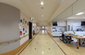 介護施設の内部、廊下とオフィス