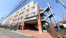 市街地の道路と建築風景