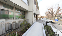 介護施設の外観と入口