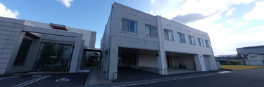 モダンなデザインの介護施設外観