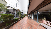 ケア施設の屋外休憩エリア
