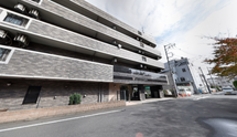 街中に建つモダンな介護施設