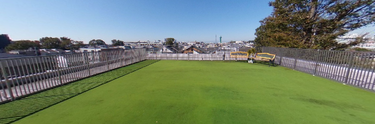 介護施設の屋上庭園と周辺景観
