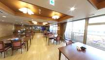 清潔感溢れる食堂の内観