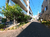 青空と建物の外観