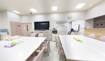 ケア施設の共有リビングエリア