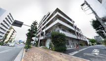 街中にある介護施設外観