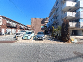 青空の広がる静かな住宅街
