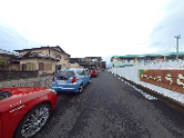 施設外観の駐車場