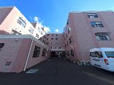 駐車場のある建物外観  