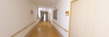 介護施設内の落ち着いた廊下