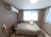 明るい個室の部屋