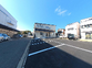 施設外観と駐車場