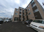 駐車場の広い外観